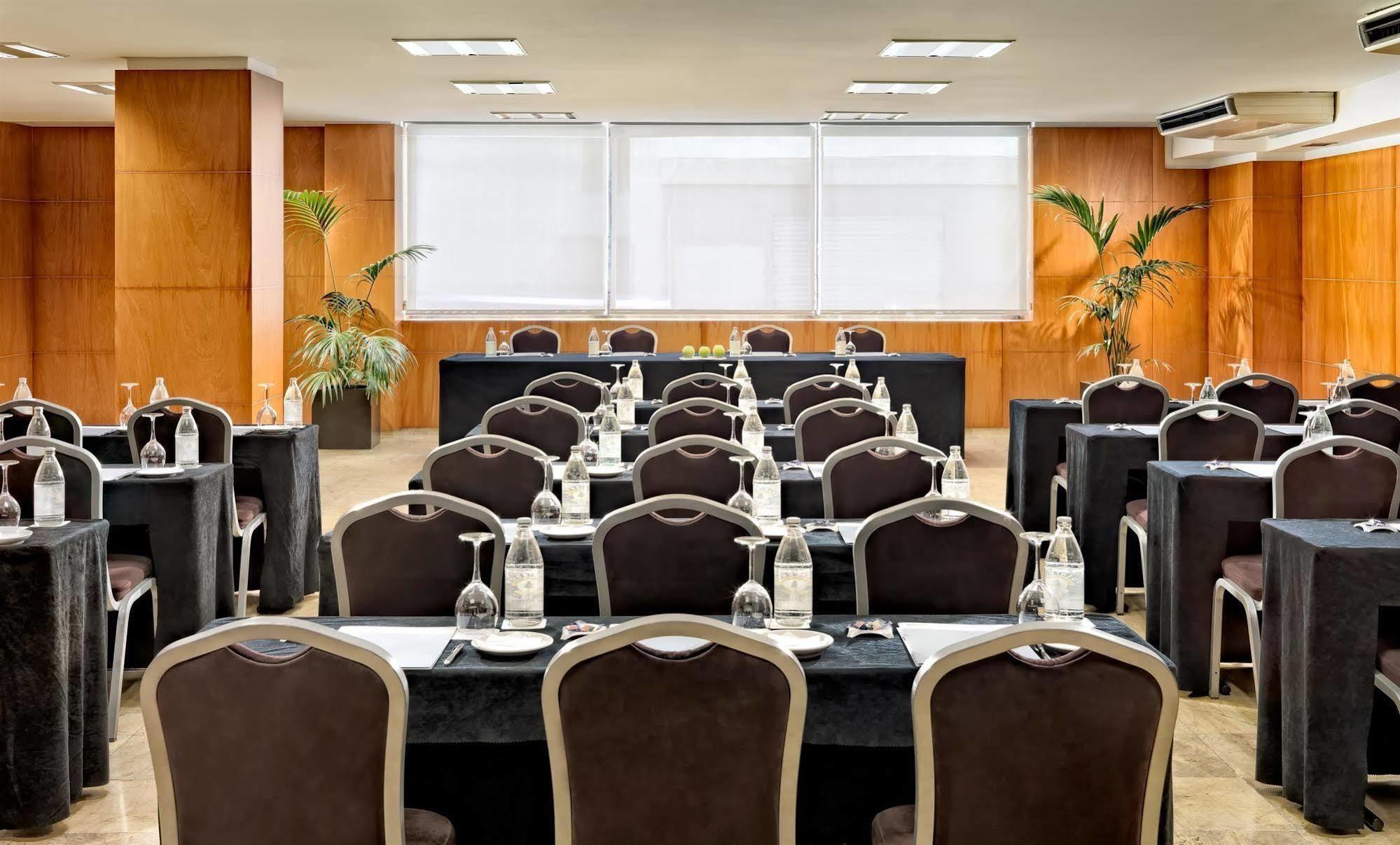 Occidental Cruz Contemporáneo Hotel
